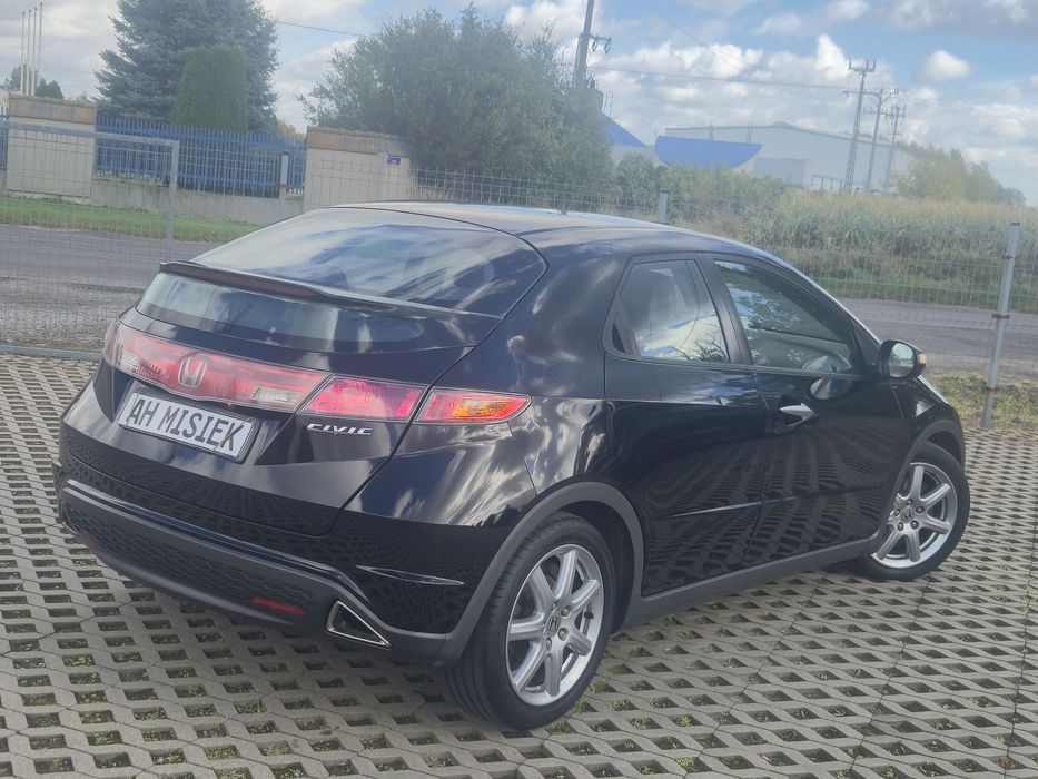 Honda Civic 1,8 140KM_Executive_bezwypadkowy_TOP