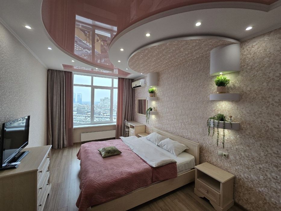 Подобово.Ліфт, Wi-fi, вода працюють без світла.2-к квартира м. Лівобер