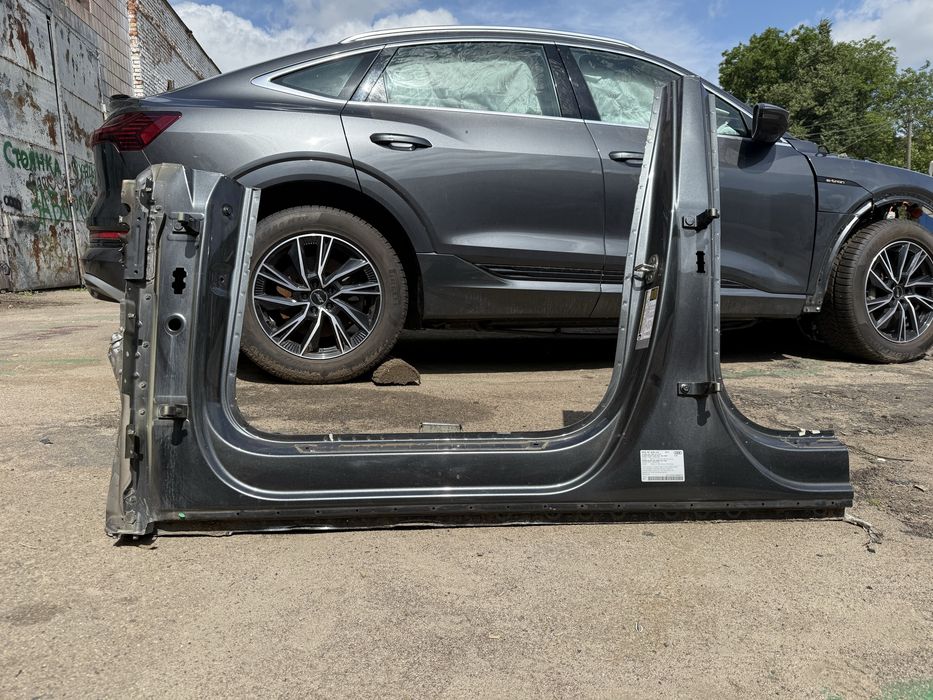 Лівий поріг з стійкою Audi E-tron 2019-2025