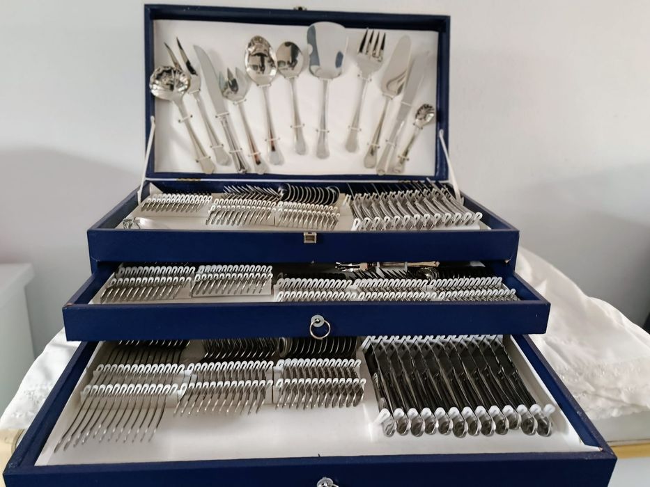 180-Piece Flatware Set458110949099448320