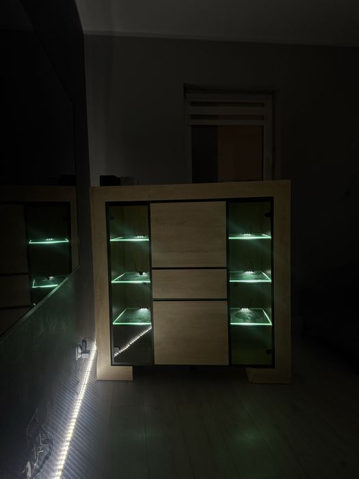 Zestaw mebli drewnianych