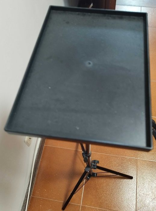 Tripé com Prateleira Multiusos