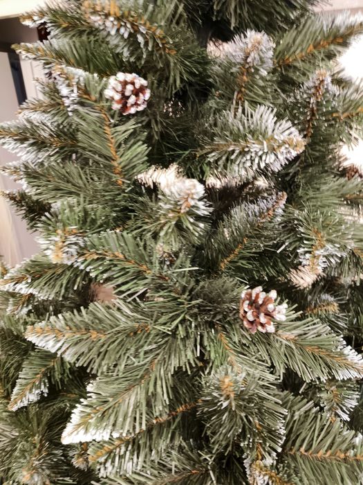 Продам ялинку штучну