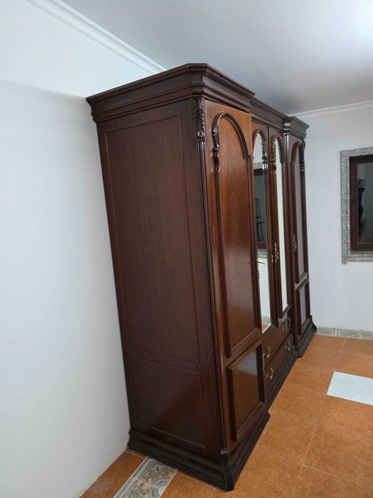 "Guarda-Roupa Mogno Maciço 4 Portas