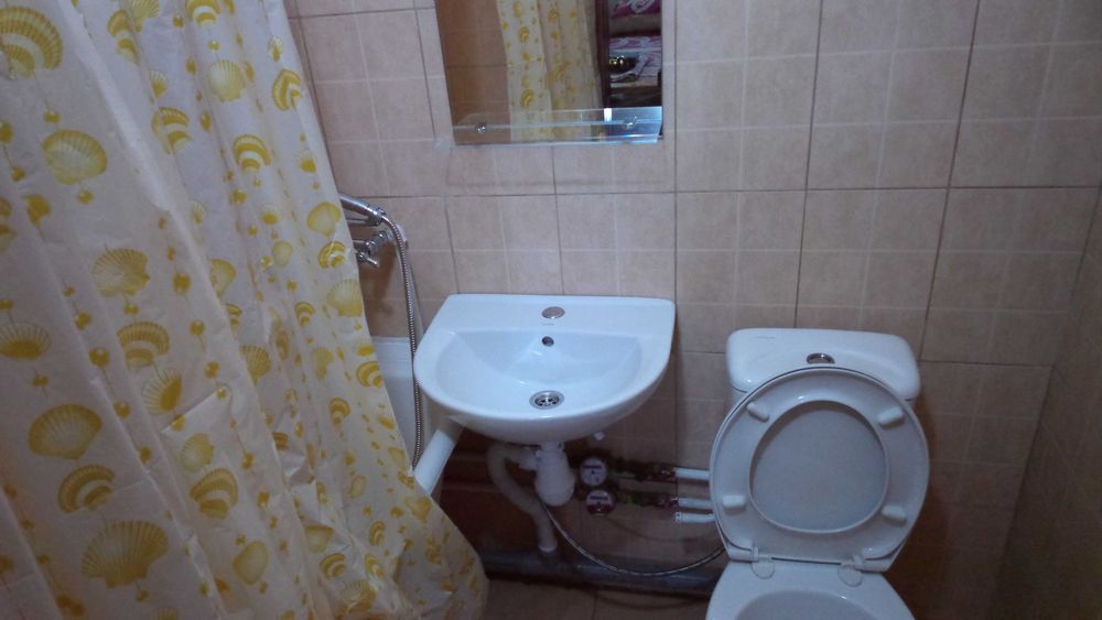 Посуточно отдельная квартира 4 спальных места (2+2) ,Киев ул.Ялтинская