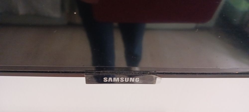 Vendo URGENTE  televisão grande,600€ .Negociavel!!