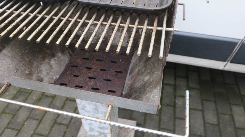 Grill węglowy stalowy