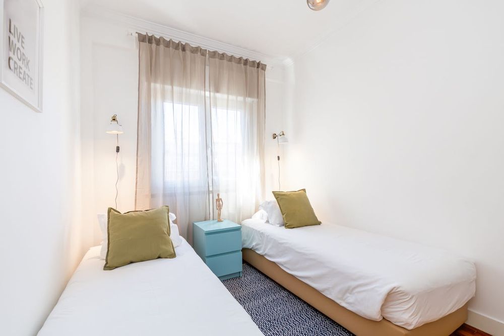 Arrendamento de apartamento t2 Aguas Livres Largo da Igreja