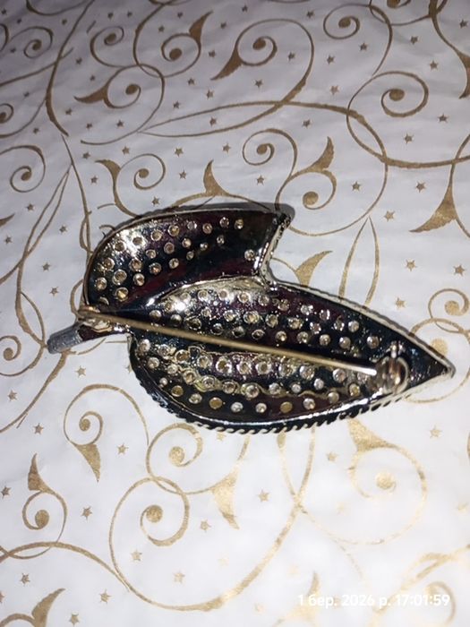 Брошка, кристали.нова