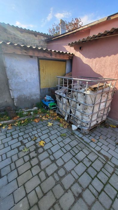 Продаю 2 квартиру з гаражем і власним двором