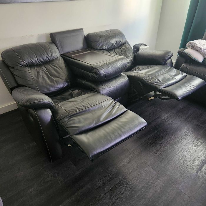 Conjunto de Sofás Reclináveis em Pele (2 e 3 Lugares) Excelente Estado