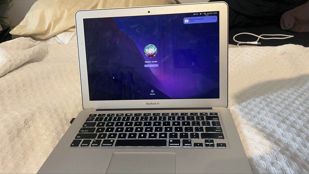 MacBook Air 13-inchCore i5 - 8GB SSD 128 - otimo estado