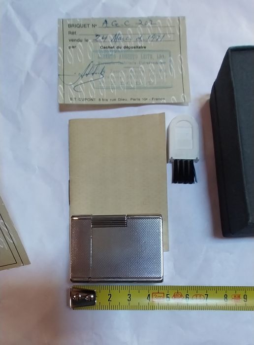 Isqueiro antigo Dupont modelo pequeno