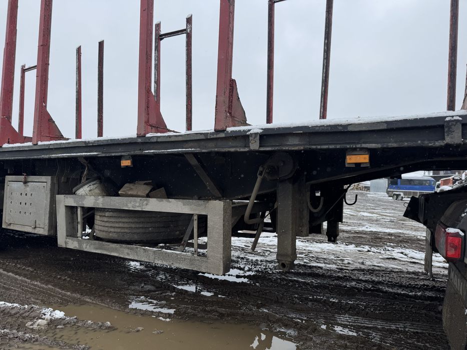 Напівпричіп-лісовоз 3-вісний в наявності, нова ризина