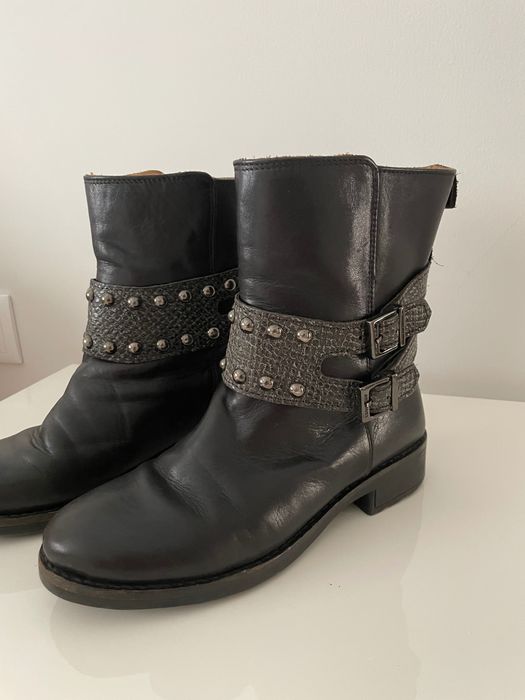 Botas pretas cano alto