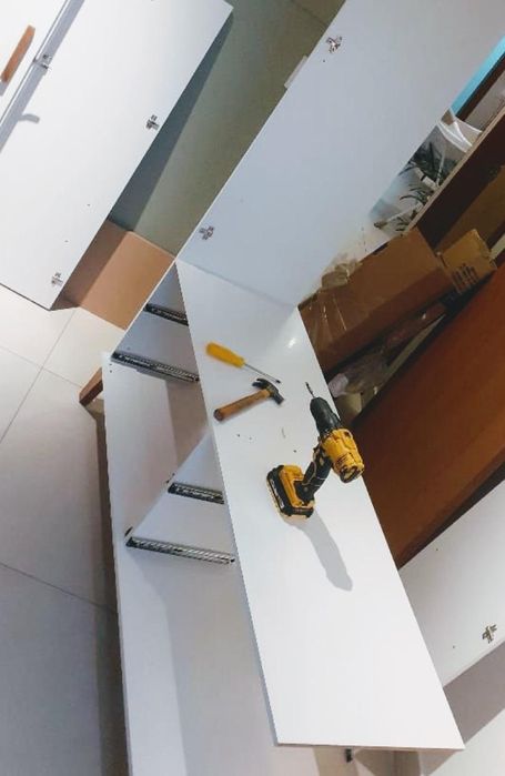 Faz tudo/Marido de Aluguel  Reparos, pintura ,eletrica , canalização n