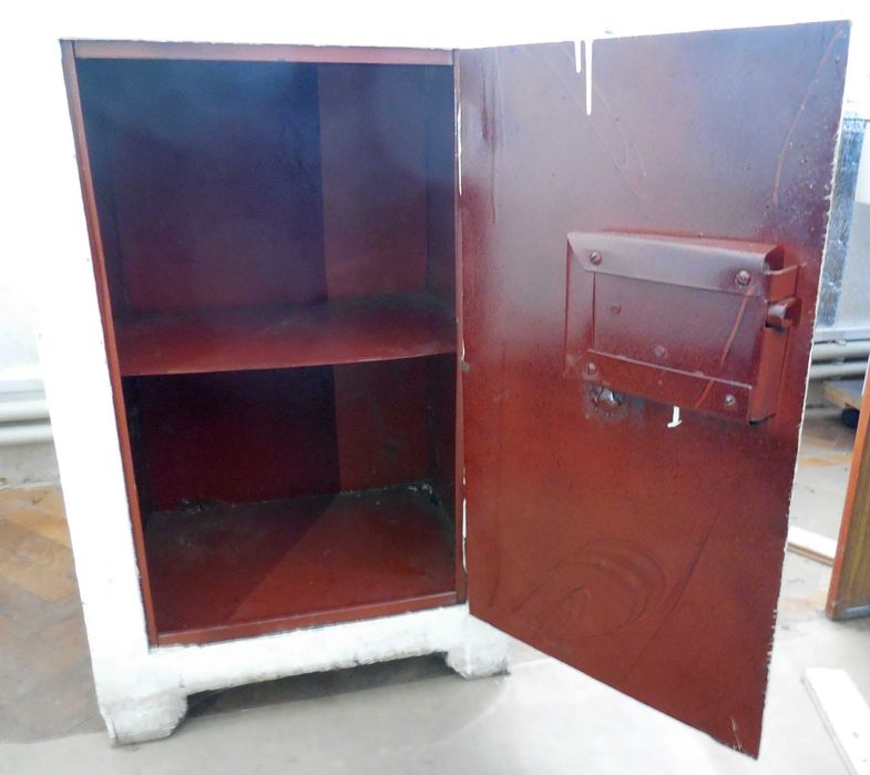 Офисный сейф для документов, конторский времен СССР. Без замка