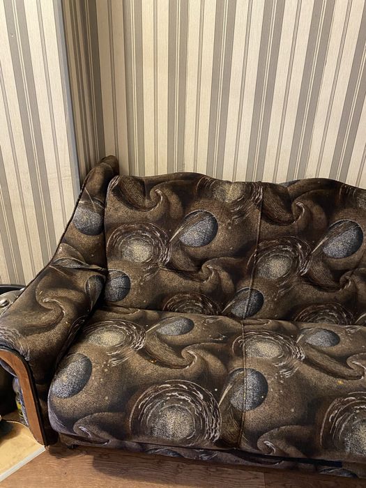 Продам  диван ,який потребує ремонту