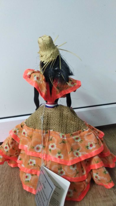 Порцелянова лялька Домінікана