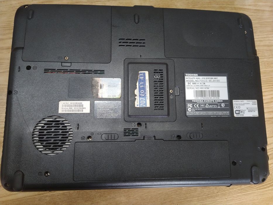 Toshiba Satélite A300 PF Leia a descrição