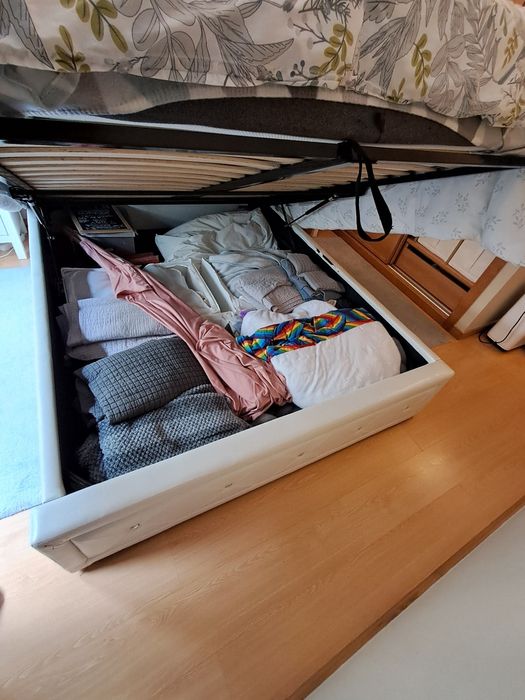 Cama de Casal Sommier com arrumação