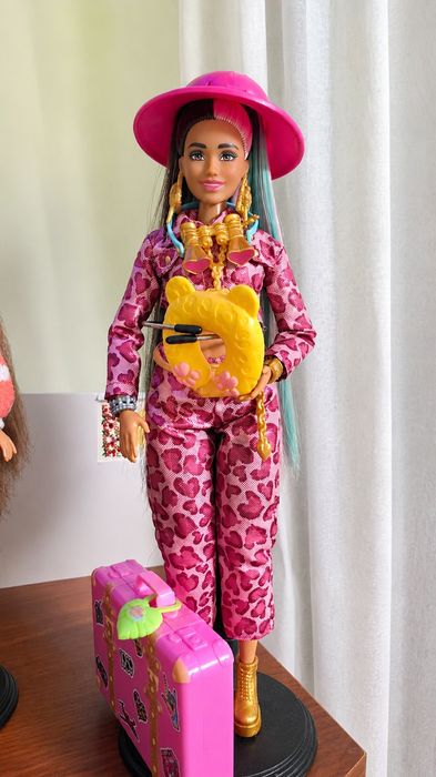 Лялька  барбі  екстра флай  сафарі Подорож з валізою Barbie Doll with Safari Fashion HPT48