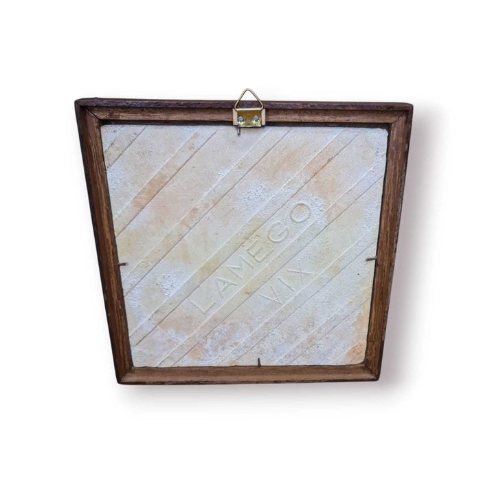 Azulejo Viúva Lamego “Lavradeira” com moldura em madeira