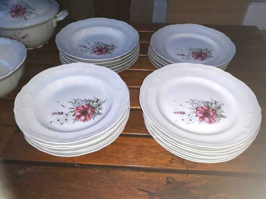 Serviço de Jantar da Porcelana SP Coimbra - 29 Peças