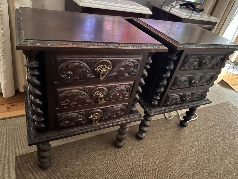 Mesa de cabeceira em bilros