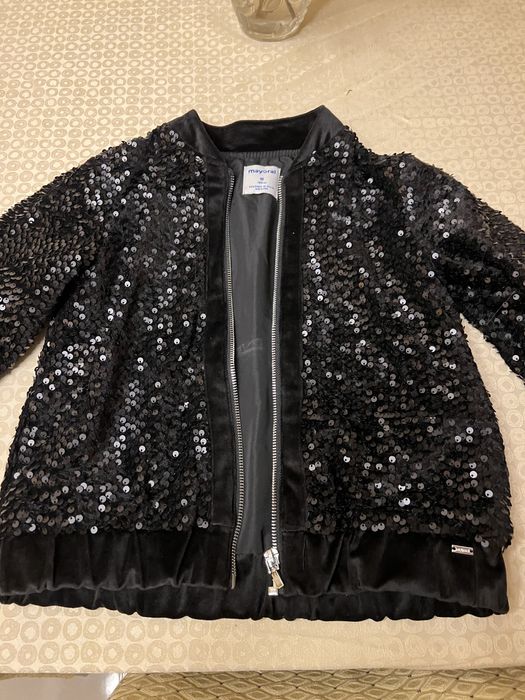 Продам ветровку mayoral 10