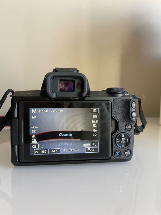 COMO NOVA Canon EOS M50 + EF M 15-45