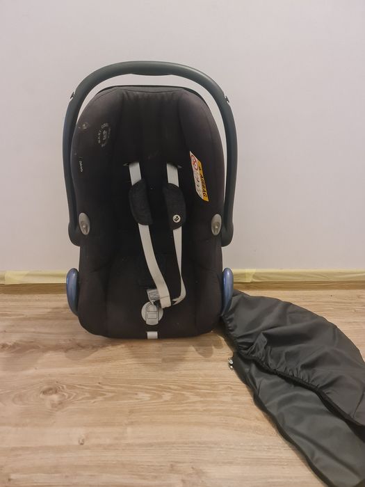 Fotelik samochodowy Maxi Cosi wraz z wózkiem Baby Design Lupo Comfort