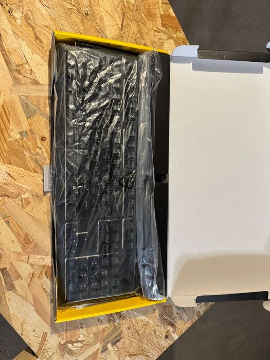 Teclado Corsair strafe mk 2 silent e Rato rog strix impact ii