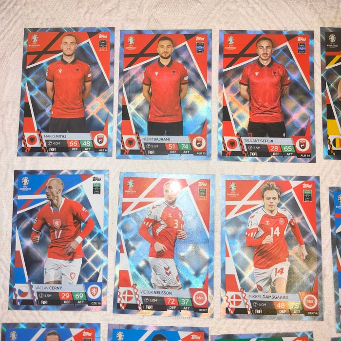 Cartas Paralelas Azuis Topps Euro 2024