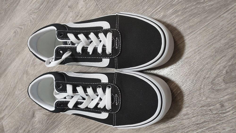 Vans Ward Platform Sneaker