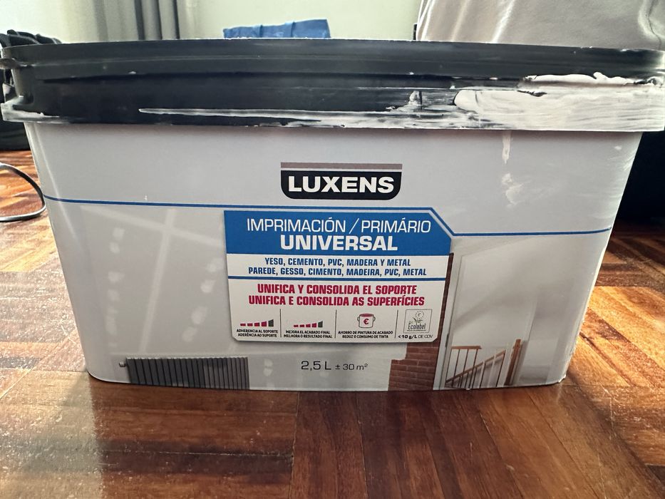 Primário e tinta de parede interior