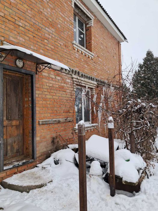Продам частину будинку на П'ятничанах 0962