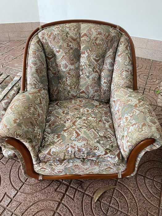 Vendo sofa cama e duas poltronas