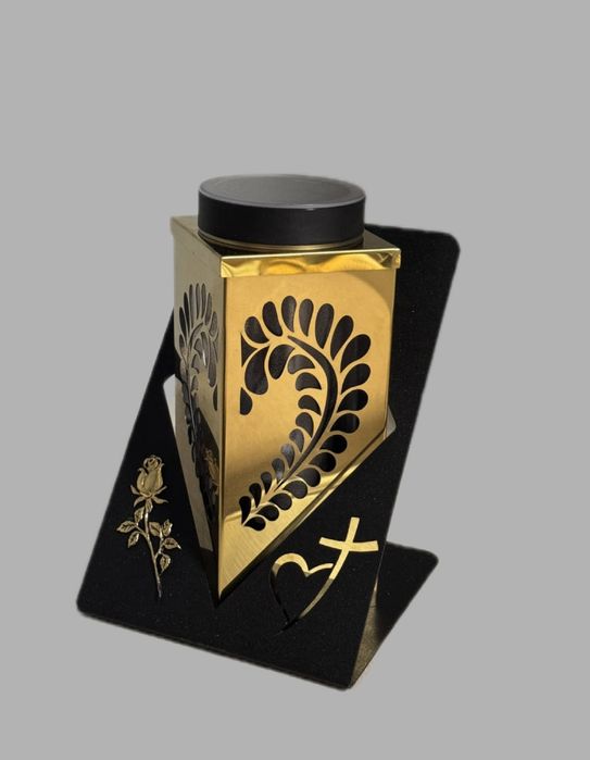 Нержавіючі лампадки на сонячній панелі