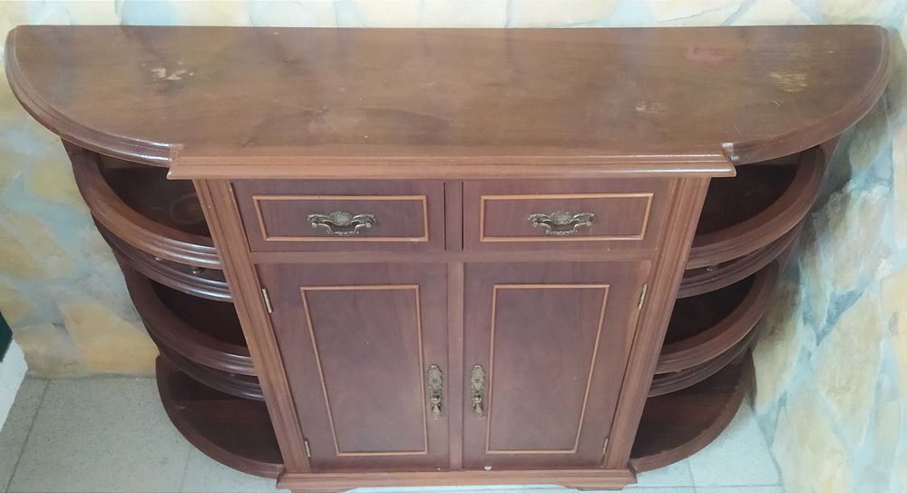 Sapateira em madeira de Nogueira