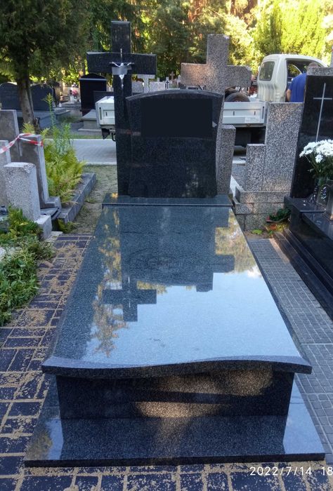 Nagrobki od 5500zł Liternictwo, kucie liter, Układanie Kostki Pomnik