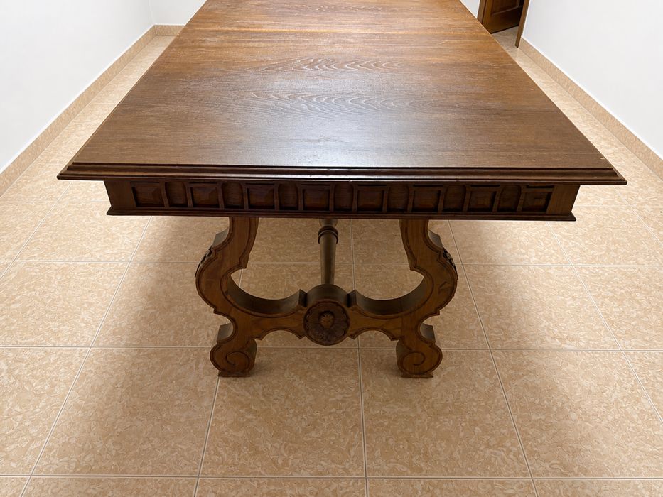Conjunto mesa extensível e cadeiras
