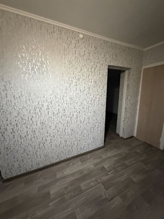 Продам 2-х кімнатну квартиру в центрі с.Шишаки з гаражем.
