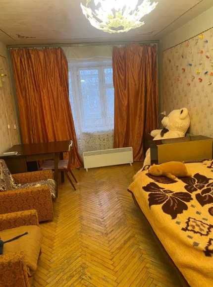 Продам 2х км кв в жилому стані 3 поверх,цегла  р-н Швейної ф-ки