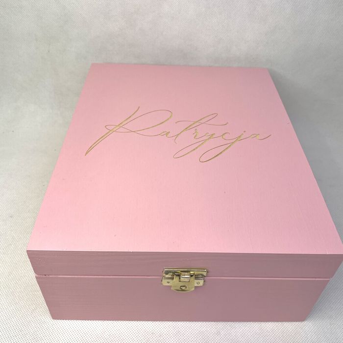 Pudełko z prośbą o świadkowanie