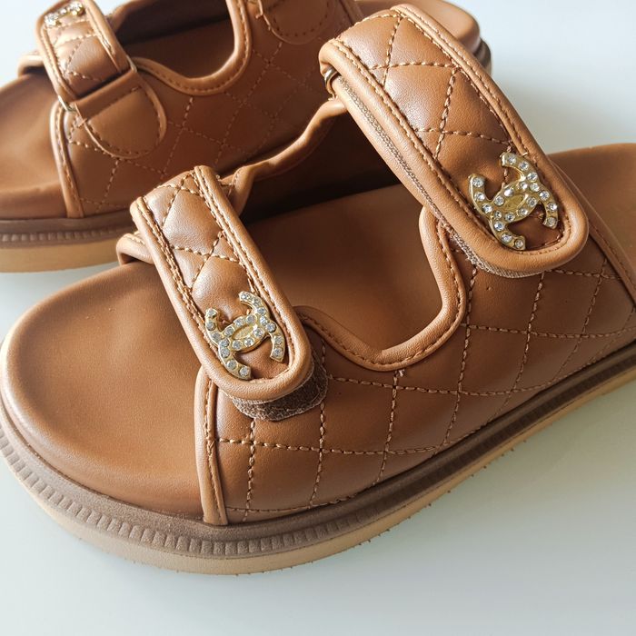 Klapki Chanel nowe.