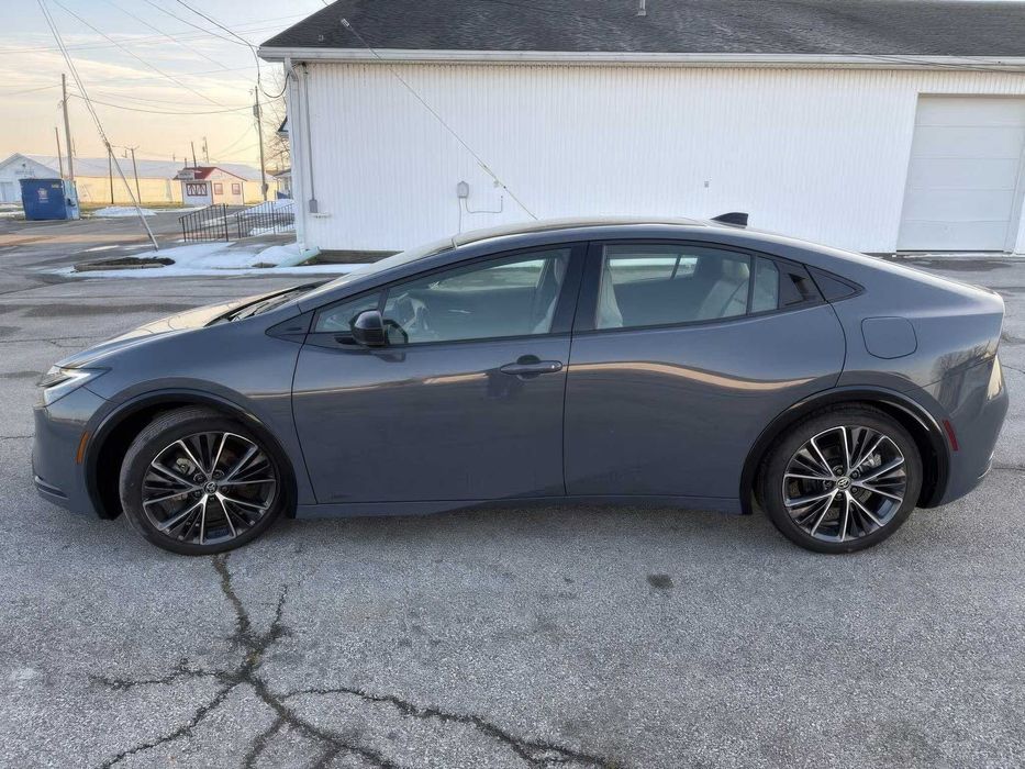 Toyota Prius      2024