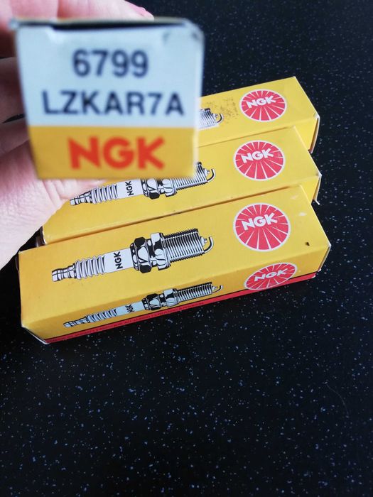 4x świece zapłonowe NGK LZJAR7A 6799