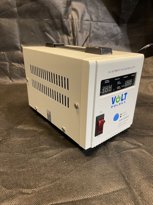 Volt Polska  Стабілізатор напруги AVR 2000 ВА .