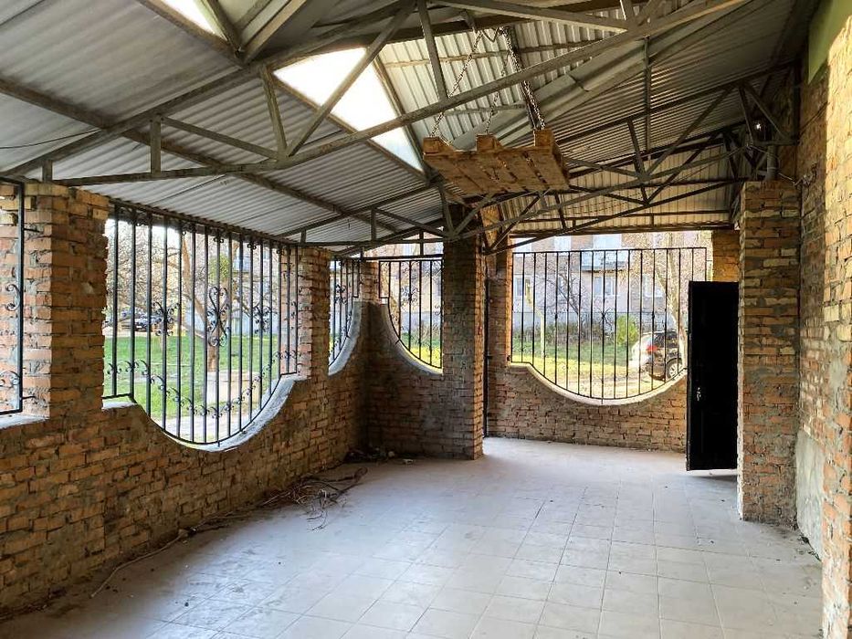 Продаж кафе біля міського озера